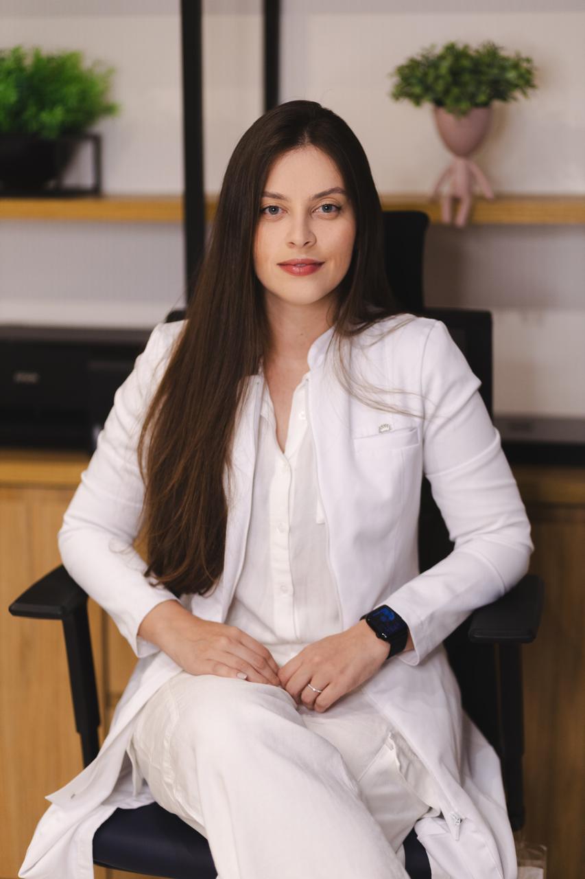 Foto de Dra. Carolina Queiroz de Oliveira